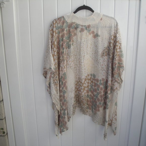 Viscose Beige with soft tone floral pattern Kimono or Duster - Picture 2 of 3